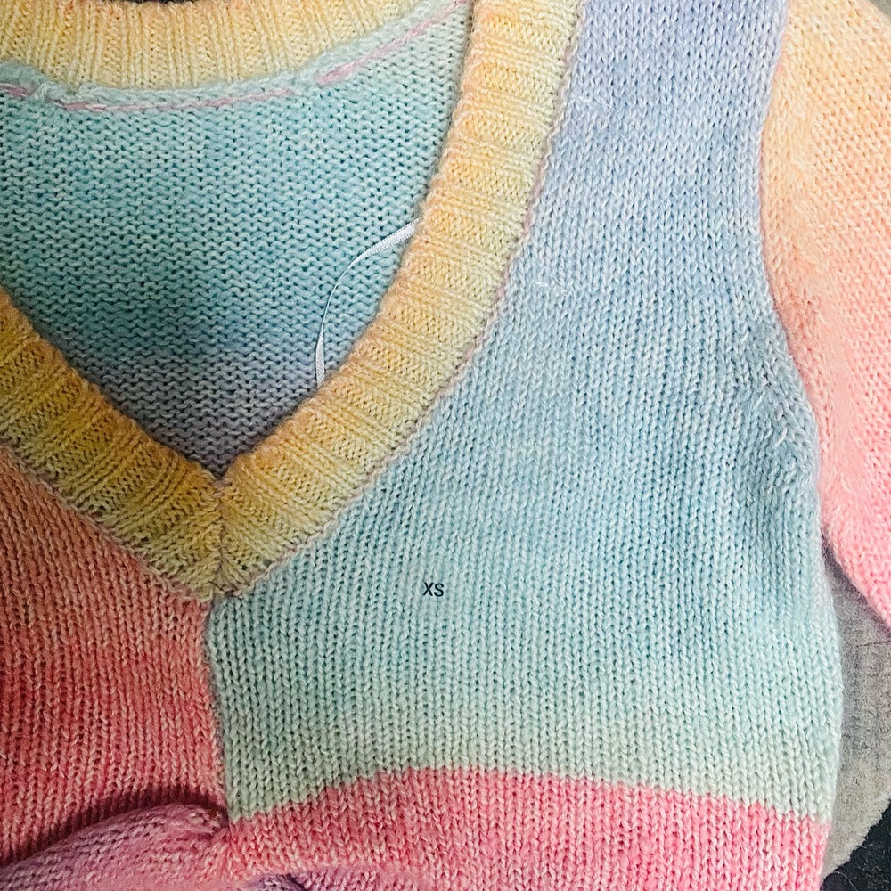 NEW Rainbow Pastel Crop Top XS in Women’s - Picture 2 of 3